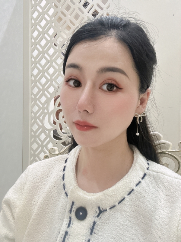 金莉的第一张照片--深圳王婆说媒