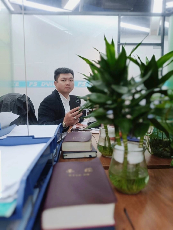 杨某人的第一张照片--深圳王婆说媒